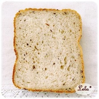 キャラウェイシードのライ麦食パン@ホームベーカリー
